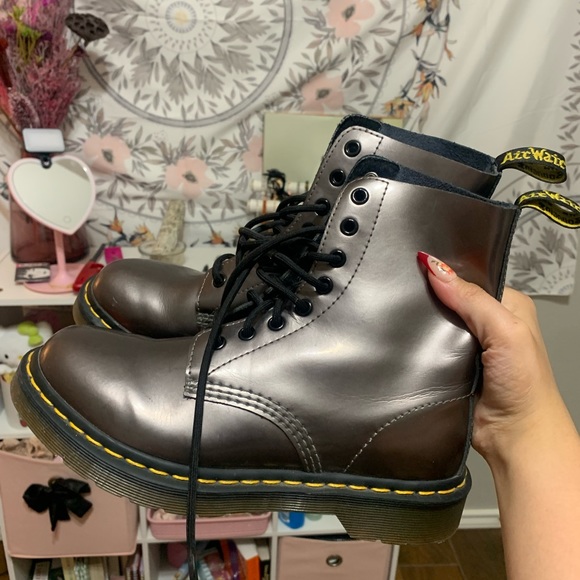 size 7 silver doc martens ankle boots - Picture 2 of 4
